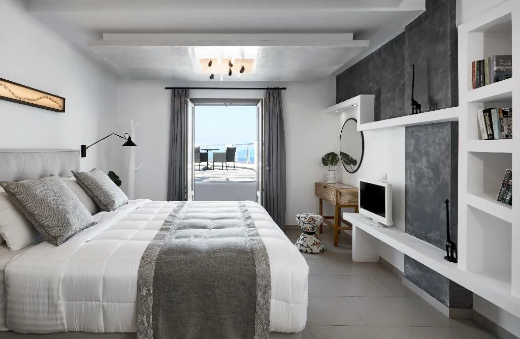Double or Twin SEA VIEW WITH PRIVATE POOL Room, Petit Palace, Santorini