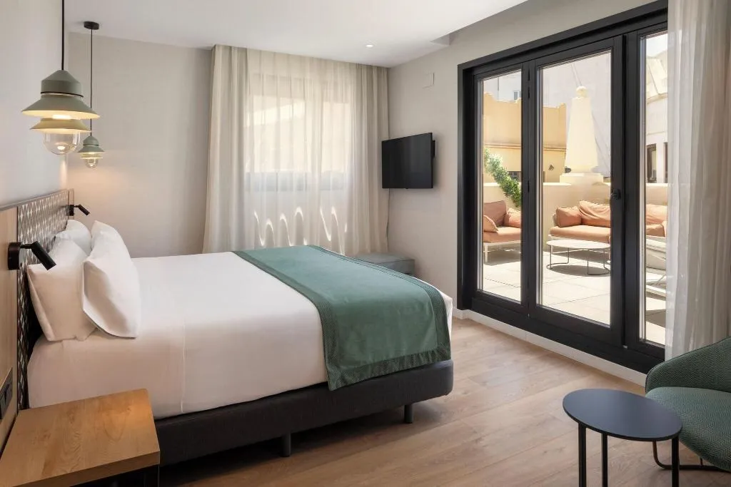 JUNIOR SUITE WITH PRIVATE POOL Room, Catalonia Excelsior, Valencia