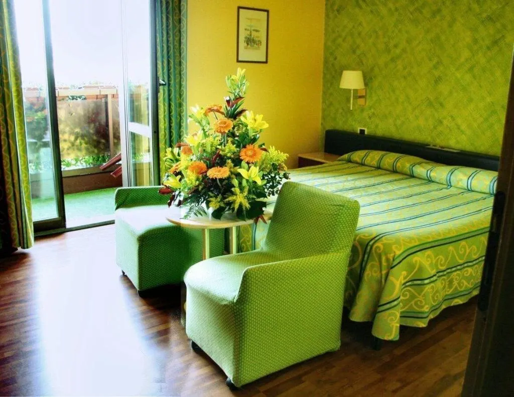 Room, Atlantic, Milan