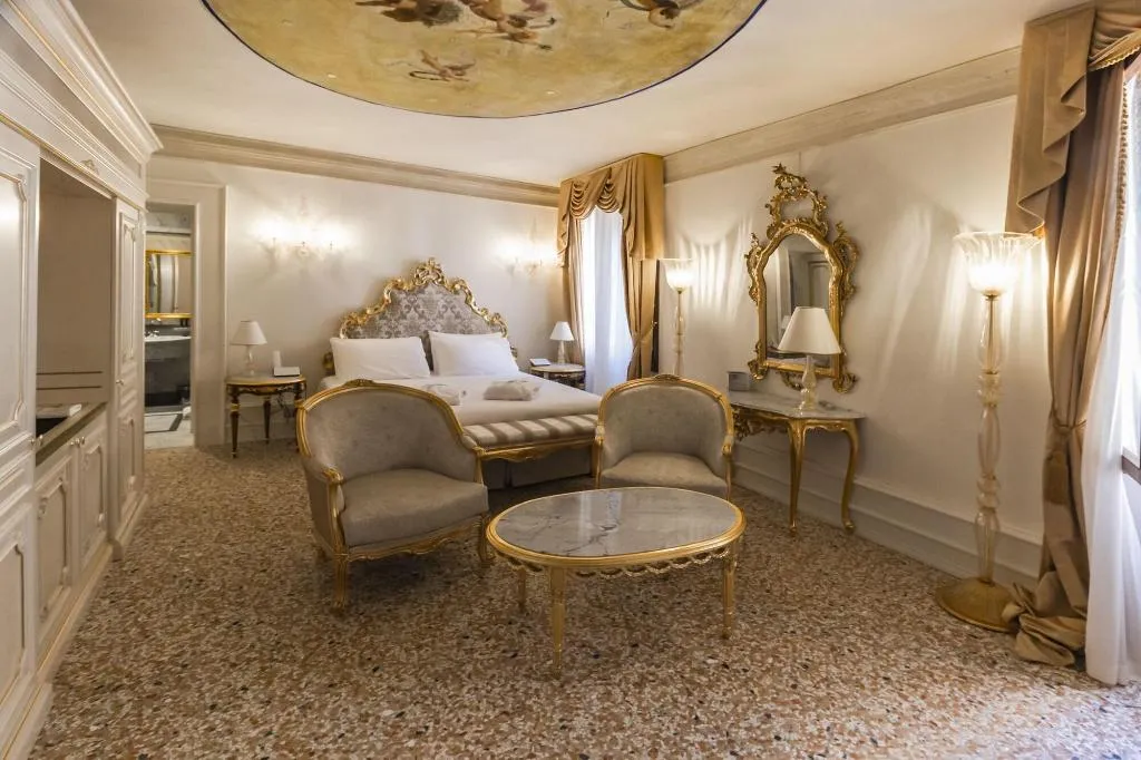 DOUBLE SUPERIOR Room, Cà Bonfadini Historic Experience, Venice