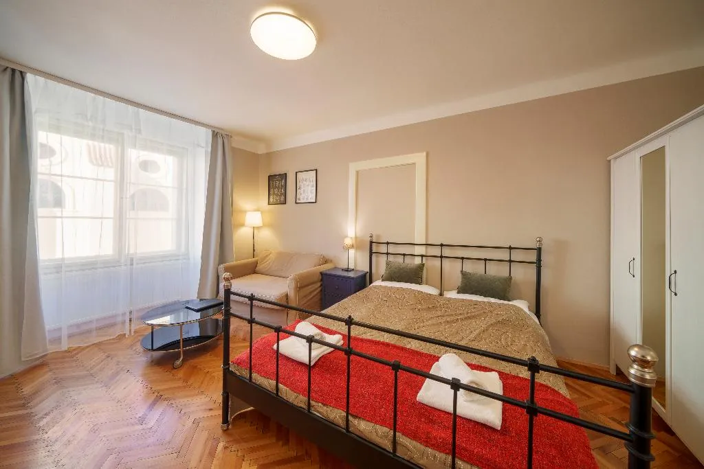 FAMILY ROOM CAPACITY 10 Room, Old Town - Templova Apartments, Prague