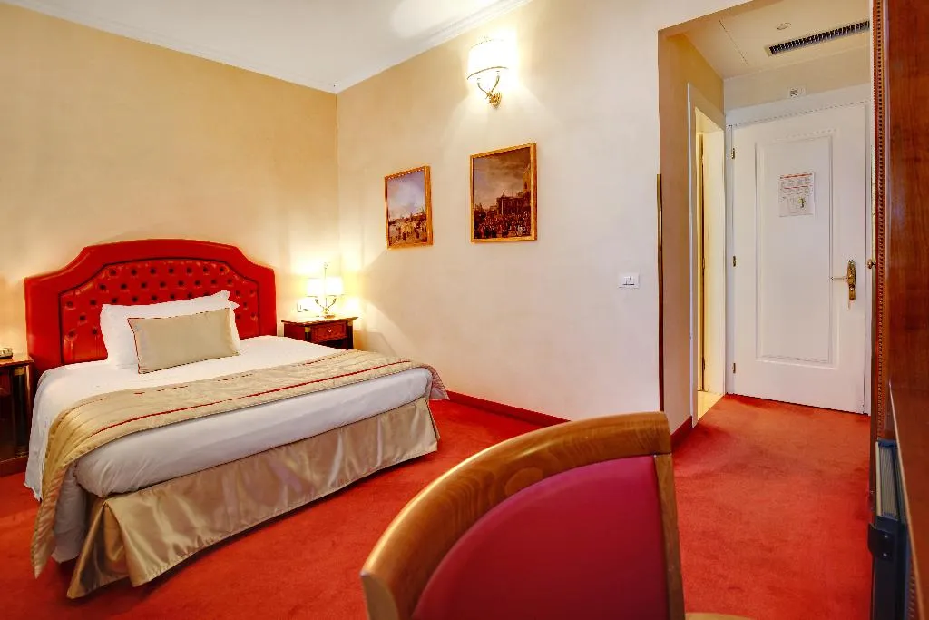 Room, Dona Palace, Venice