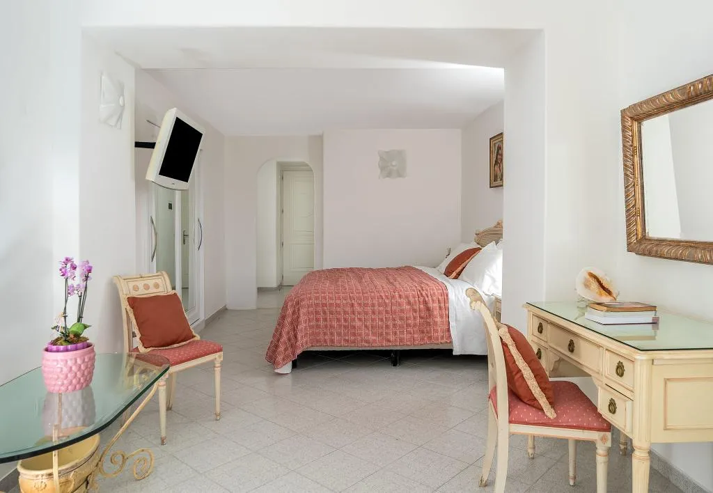 Double or Twin DELUXE WITH JACUZZI Room, La Floridiana, Naples