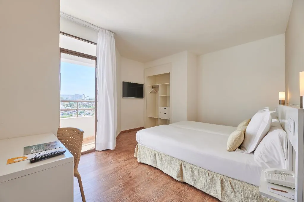 FAMILY ROOM STANDARD Room, Alua Calas de Mallorca Resort, Majorca