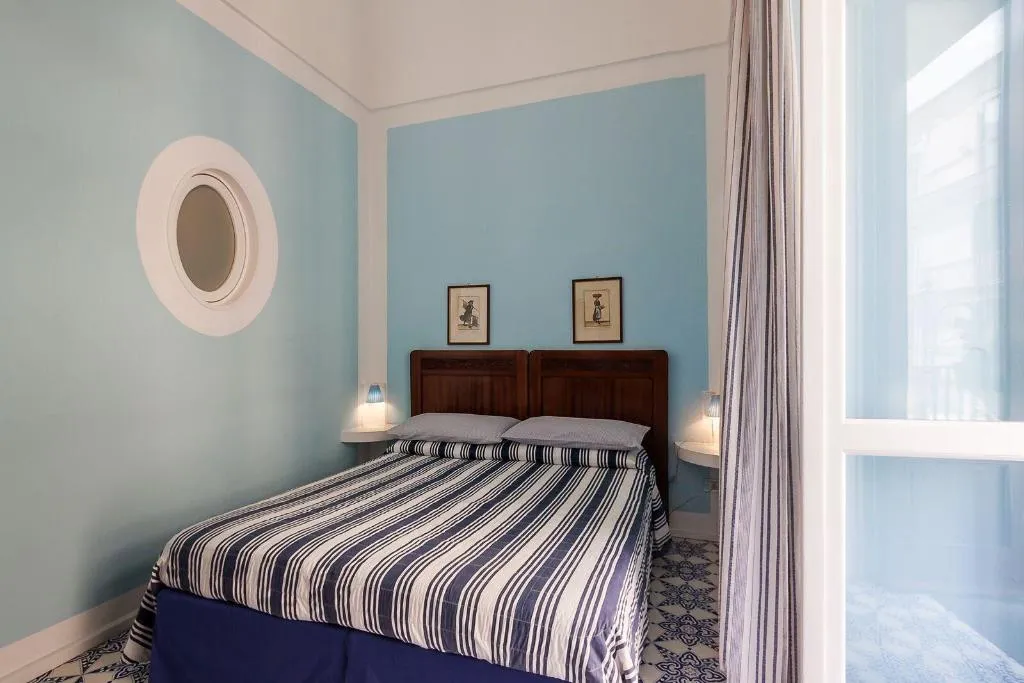 Room, Casa Astarita, Naples