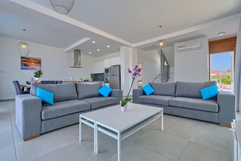 VILLA FIVE BEDROOMS WITH PRIVATE POOL Room, Sea Point Villas, Cyprus