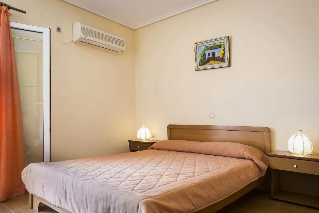APARTMENT CAPACITY 6 Room, Evi's Garden, Kefallinia