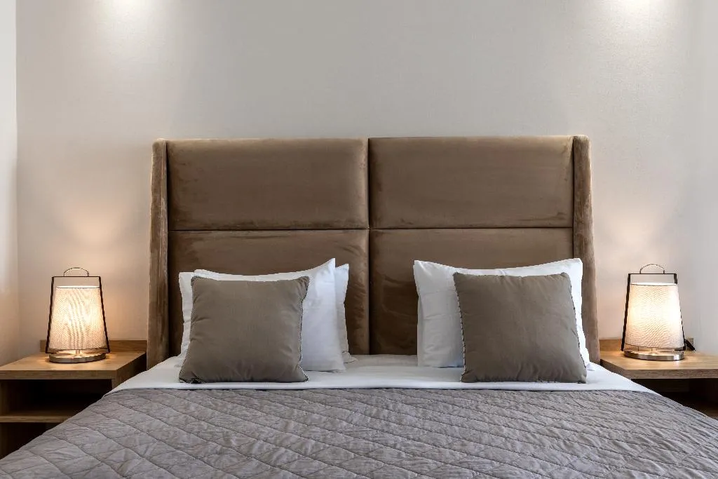 JUNIOR SUITE WITH PRIVATE POOL Room, splendour hotel and suites, Santorini