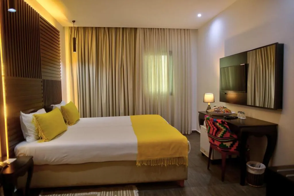 Room, Lac Leman, Tunisia