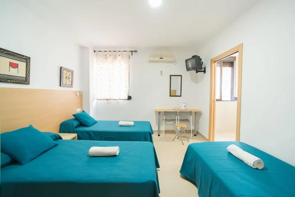 Room, Mitre Paterna Low Cost Rooms, Valencia