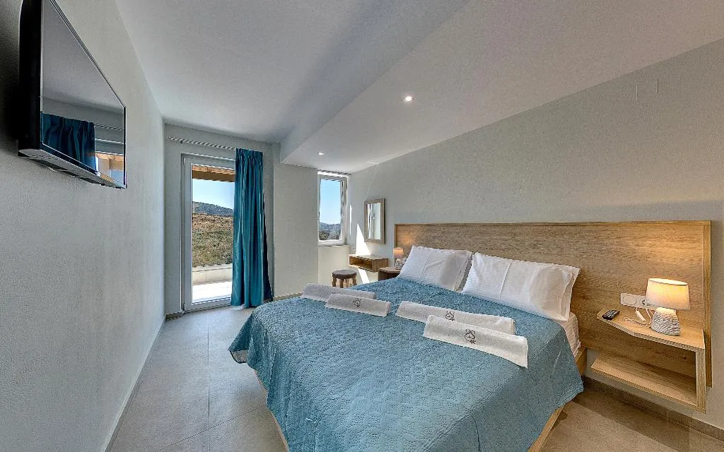 SUITE THREE BEDROOMS TWO BATHROOMS Room, Spiros-Soula Family Hotel & Thematic Suites, Crete