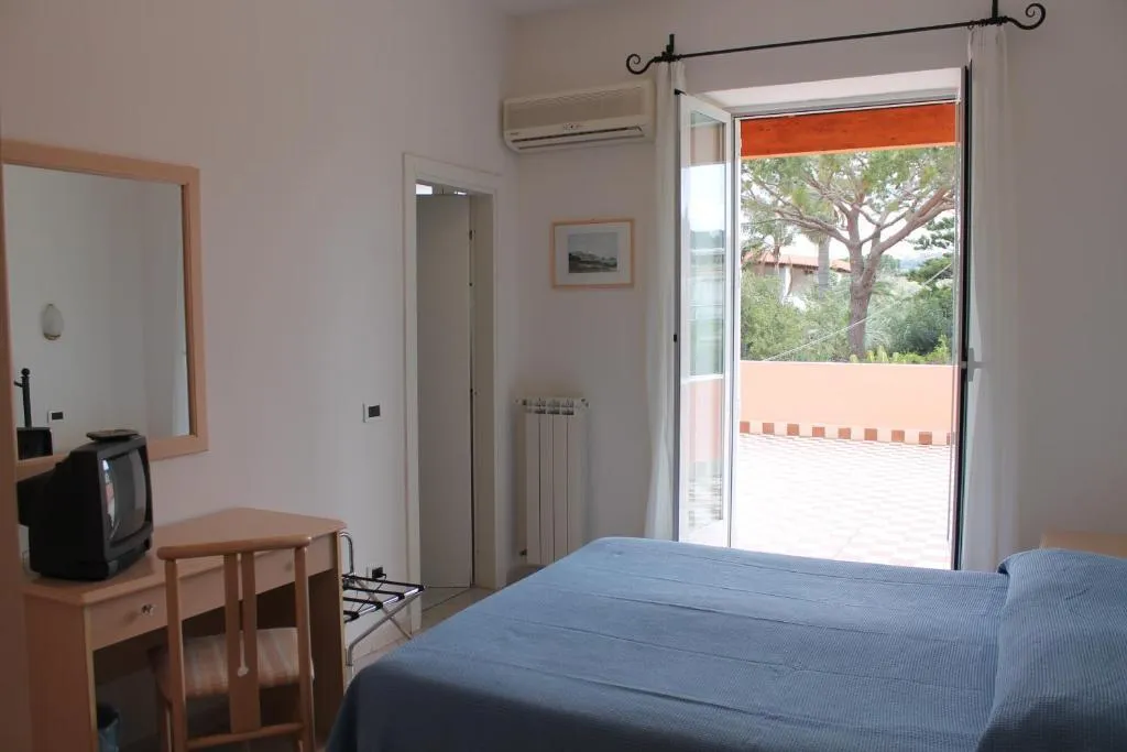 Room, Eden Park, Naples