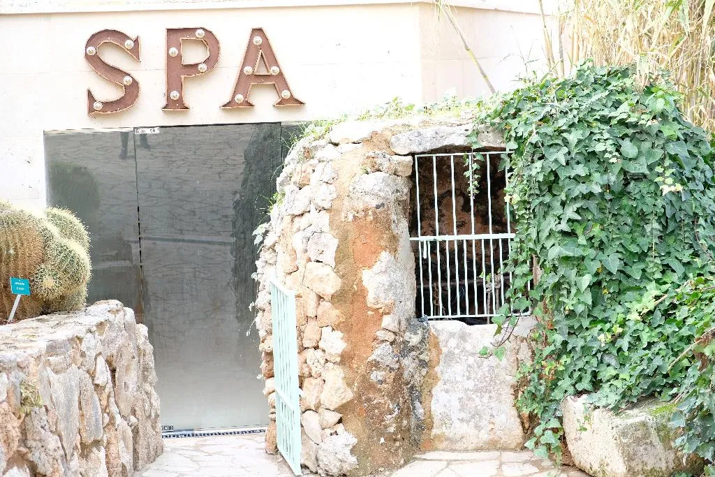 Sports and Entertainment, Es Turo, Majorca