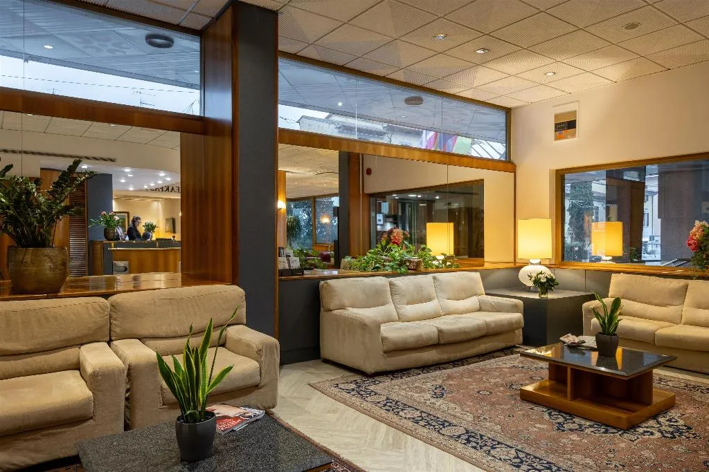 Lobby, Minerva, Florence
