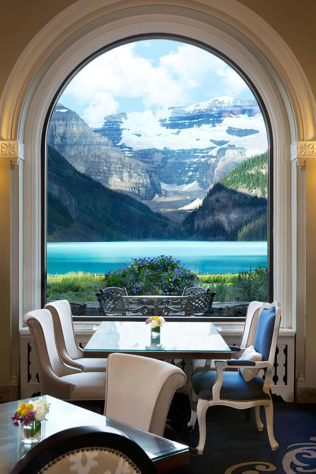 Bar, Fairmont Chateau Lake Louise, Calgary, Alberta