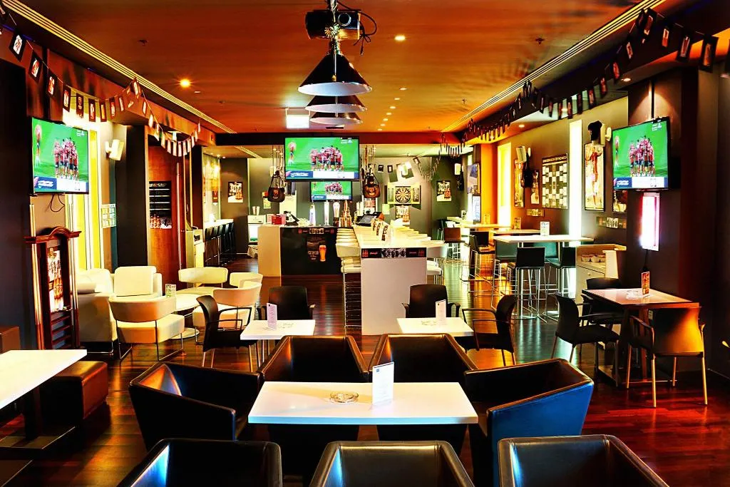 Bar, Hues Boutique, Dubai