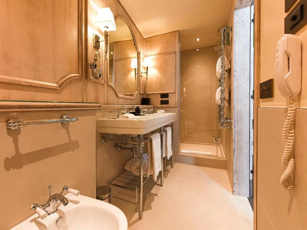 DOUBLE DELUXE CANAL VIEW Room, Papadopoli Hotel Venezia - MGallery Collection, Venice