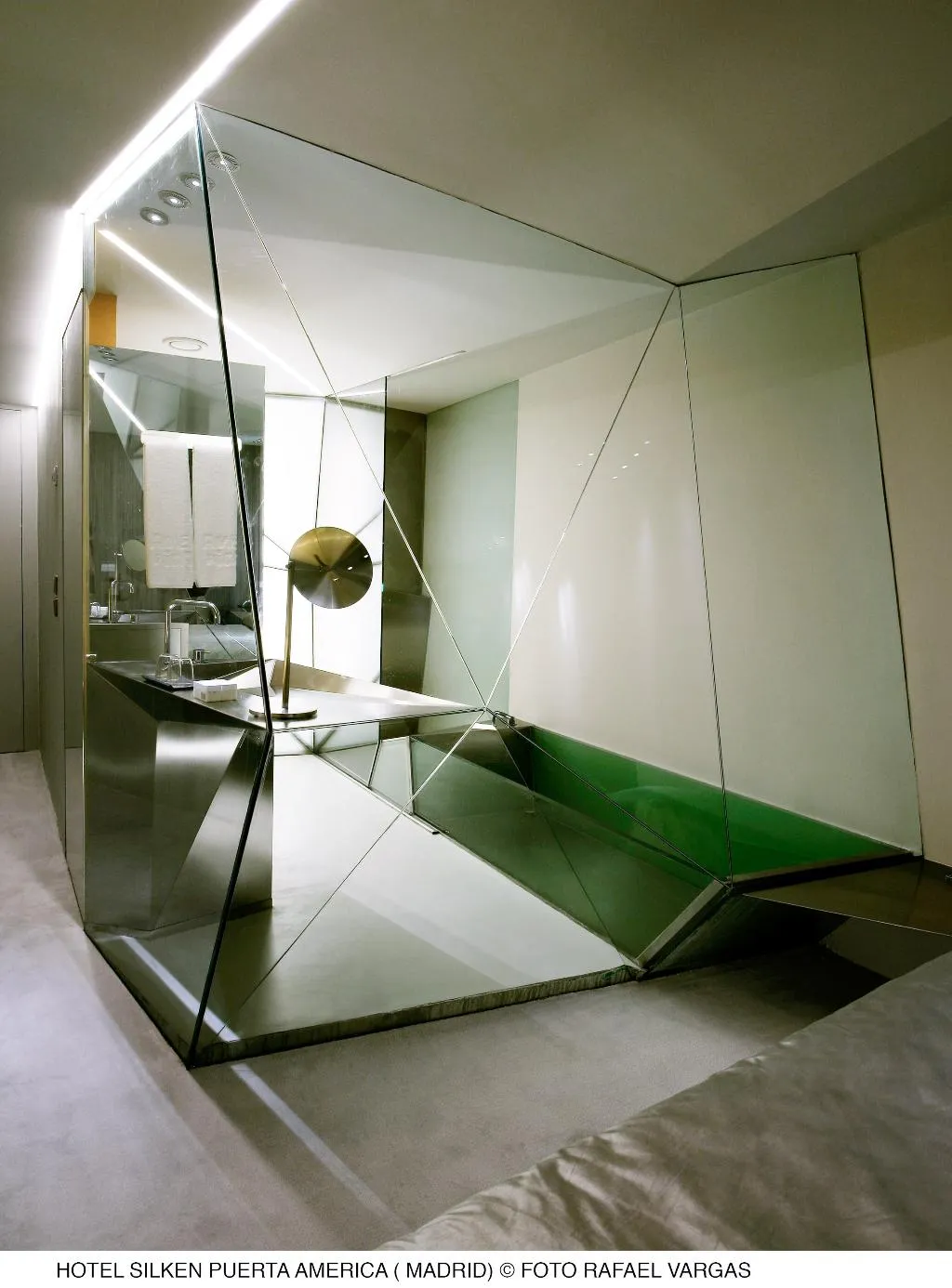 DOUBLE STANDARD Room, Puerta America Madrid, Madrid