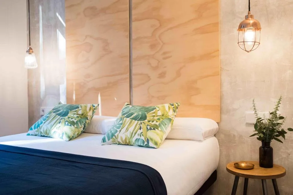 Room, Magatzem 128, Barcelona