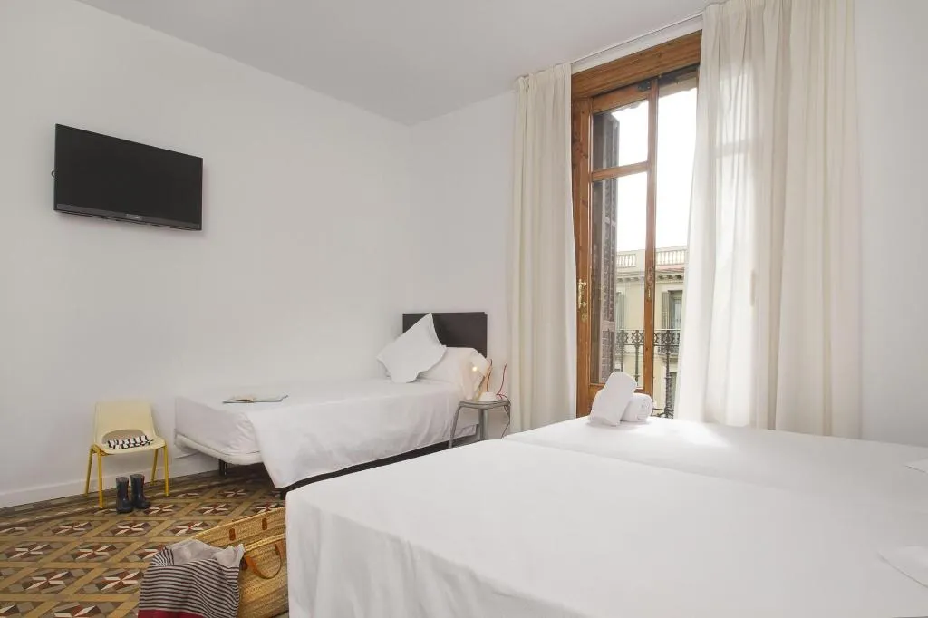 Room, Som Nit Triomf, Barcelona