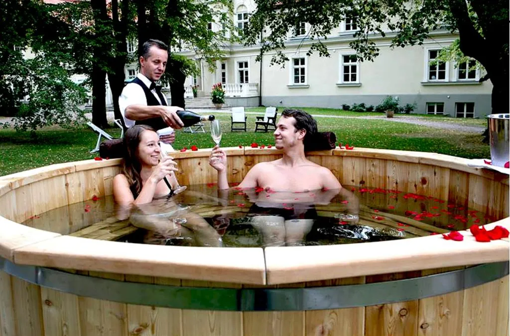 Pool, Dwor Sierakow, Krakow