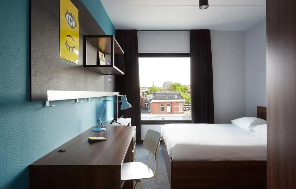 DOUBLE QUEEN SIZE BED Room, The Social Hub Groningen, Amsterdam