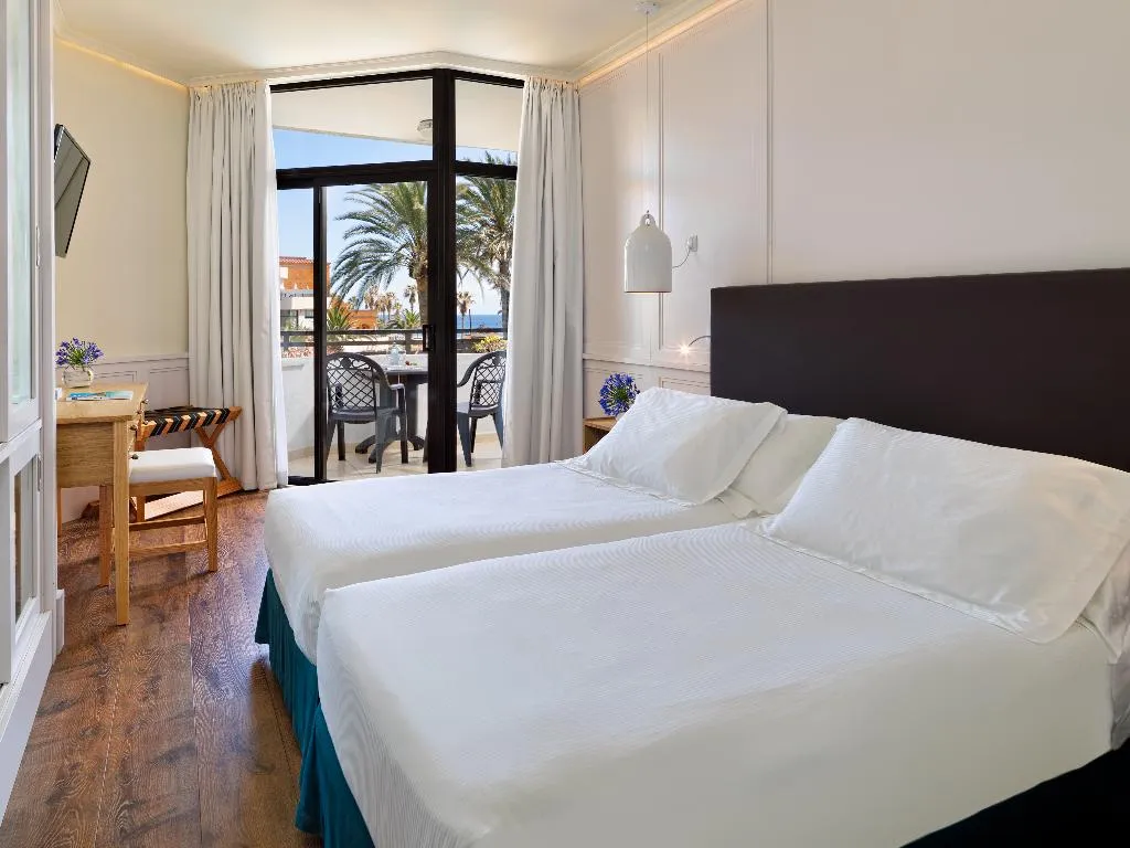 TWIN STANDARD Room, H10 Conquistador, Tenerife