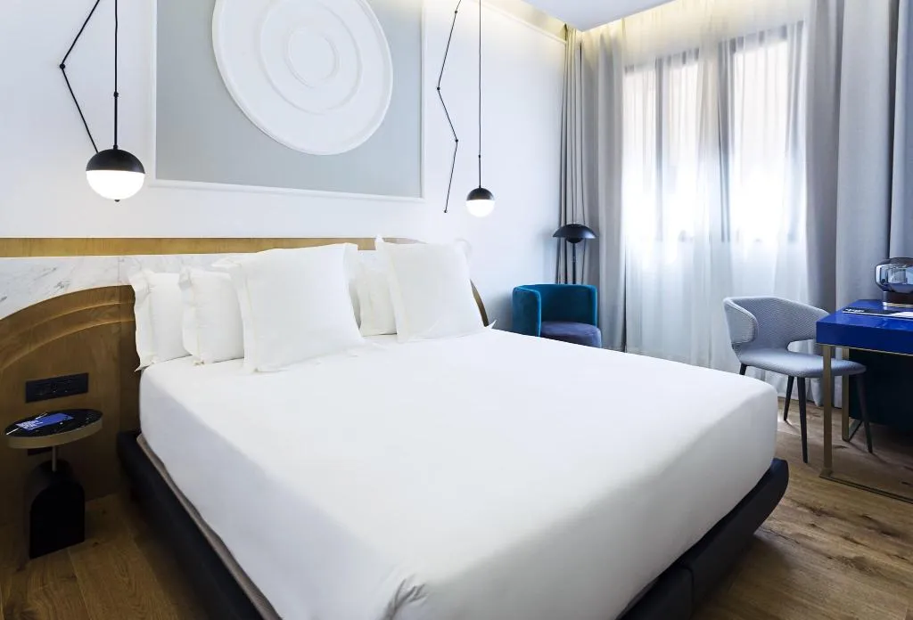 DOUBLE STANDARD Room, One Shot Fortuny 07, Madrid