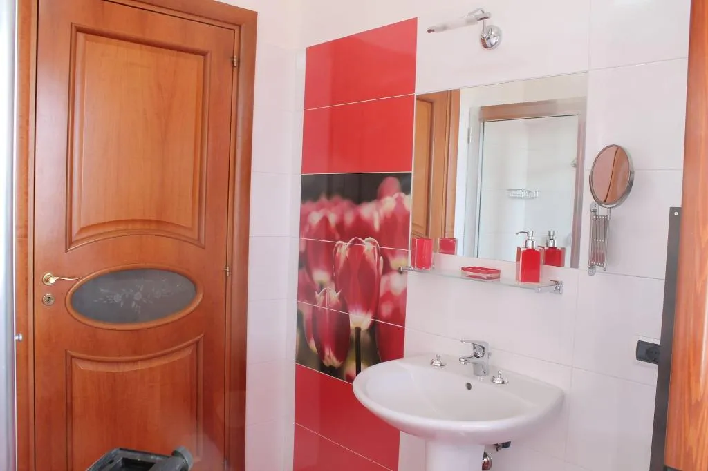 Room, Vesuvio Smiling, Naples