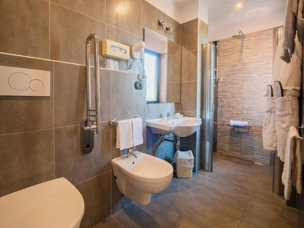 DOUBLE SUPERIOR QUEEN BED Room, Hotel Central, Naples