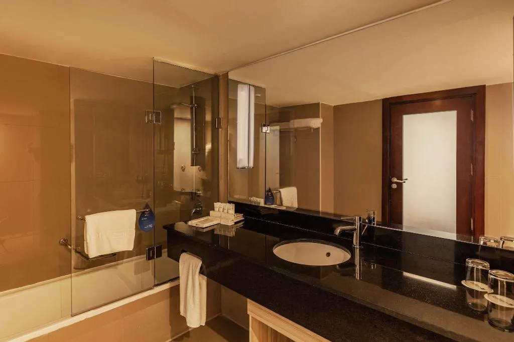 SUITE EXECUTIVE KING BED Room, Radisson Blu Cairo Heliopolis, Cairo