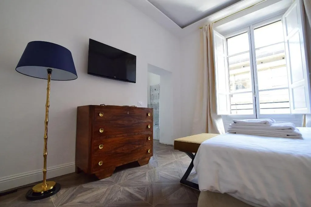 Room, Kf Deluxe B B, Florence