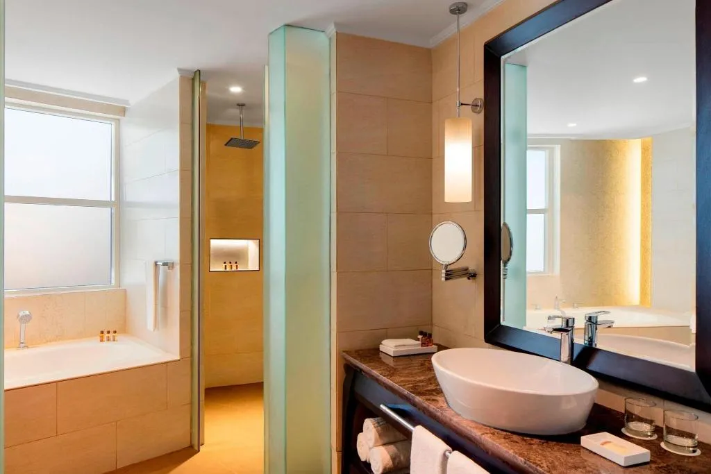 Room, Sheraton Sharjah Beach Resort & Spa, Dubai