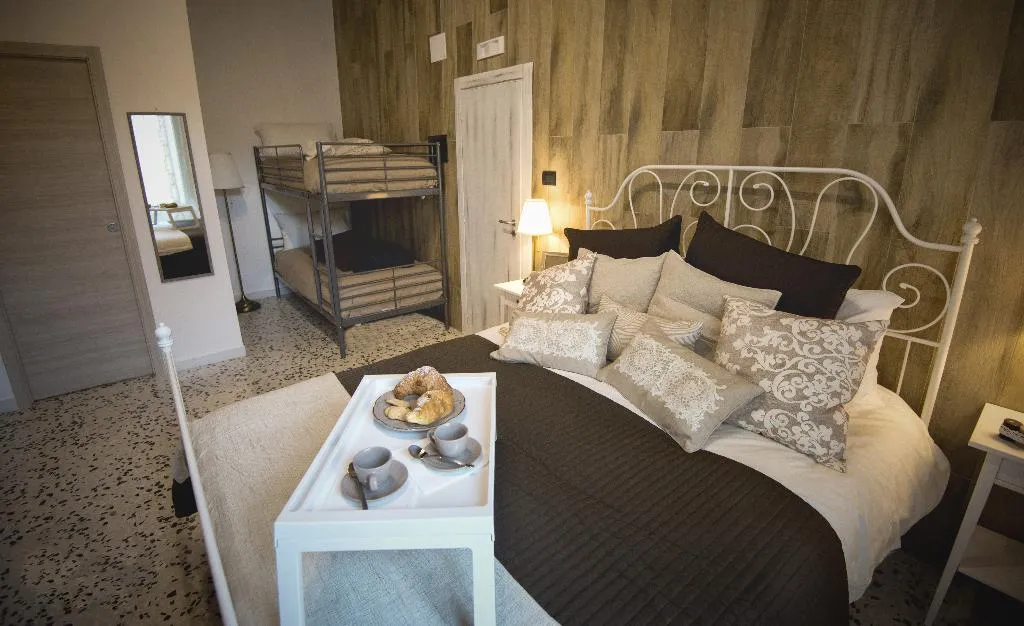 DOUBLE SUPERIOR Room, Elegant B&B Il Vicolo Storico, Naples