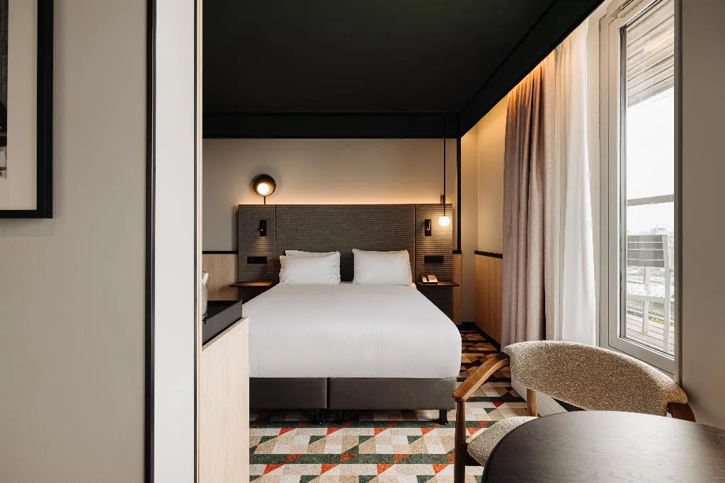 DOUBLE CITY VIEW Room, DoubleTree by Hilton Amsterdam Centraal Station, Amsterdam