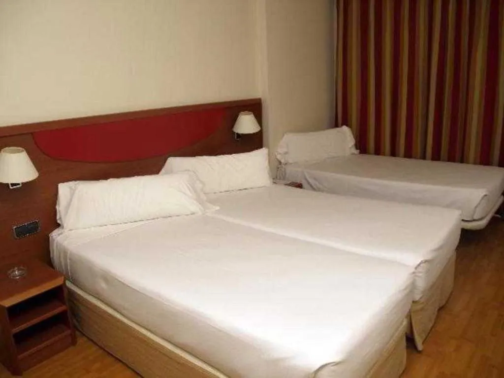 TRIPLE STANDARD Room, Alcalá Plaza, Madrid