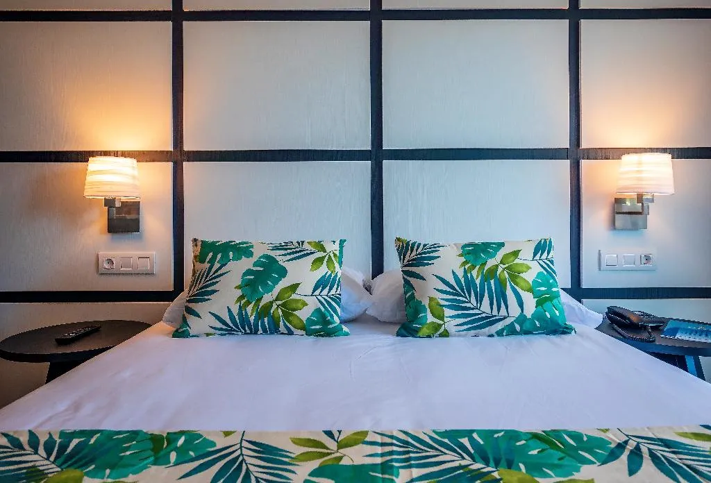 FAMILY ROOM STANDARD Room, Golden Port Salou & Spa, Costa Dorada
