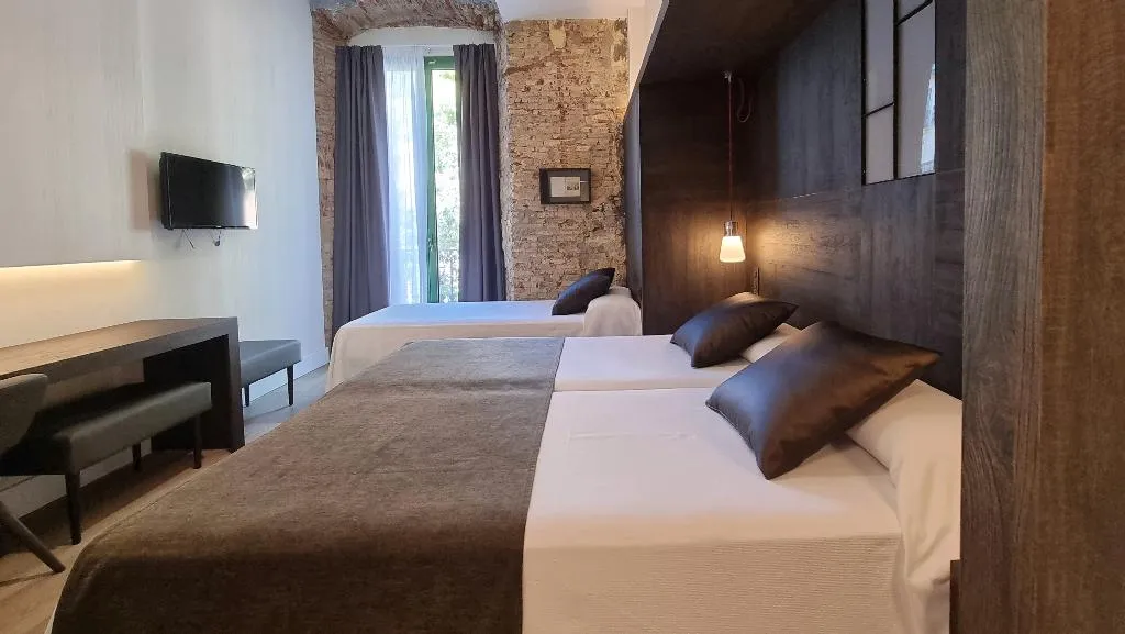 TRIPLE WITH VIEWS Room, Hotel Sant Agusti, Barcelona