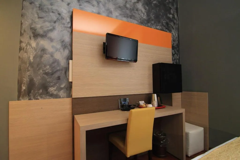 TWIN STANDARD Room, Metro, Milan