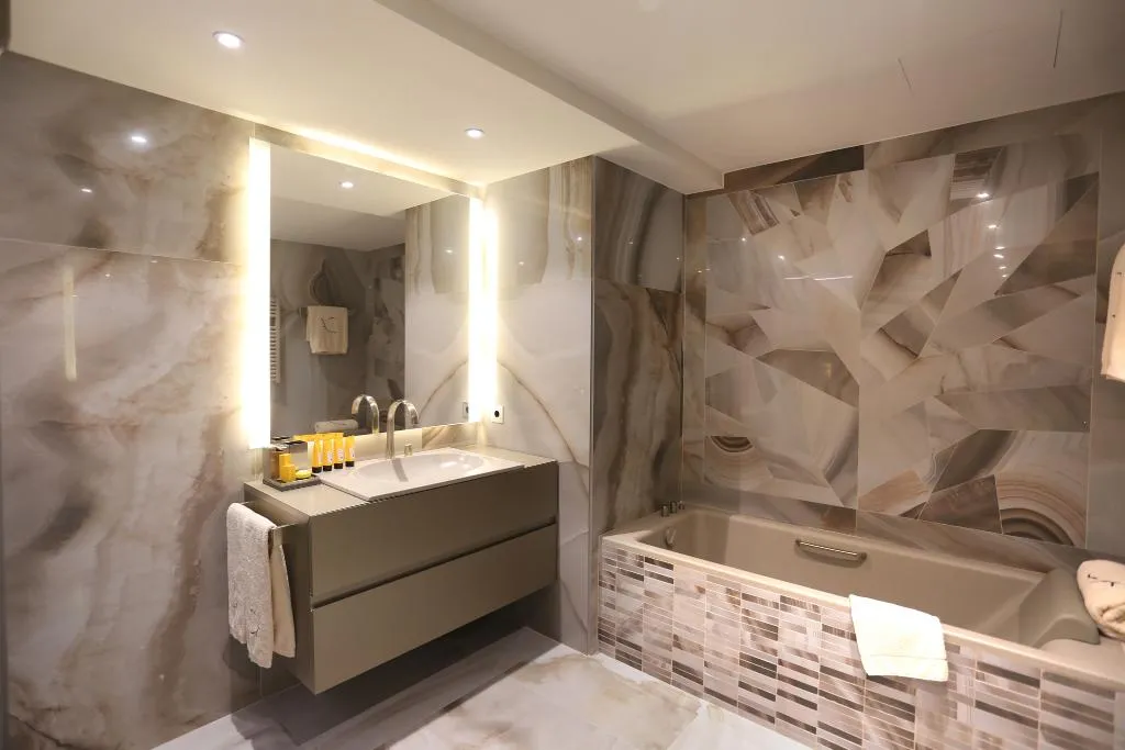APARTMENT CAPACITY 6 THREE BEDROOM Room, Cosmo Apartments Platja D'Aro, Costa Brava