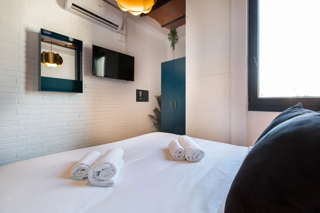 APARTMENT THREE BEDROOMS Room, La Mare by The Streets, Barcelona