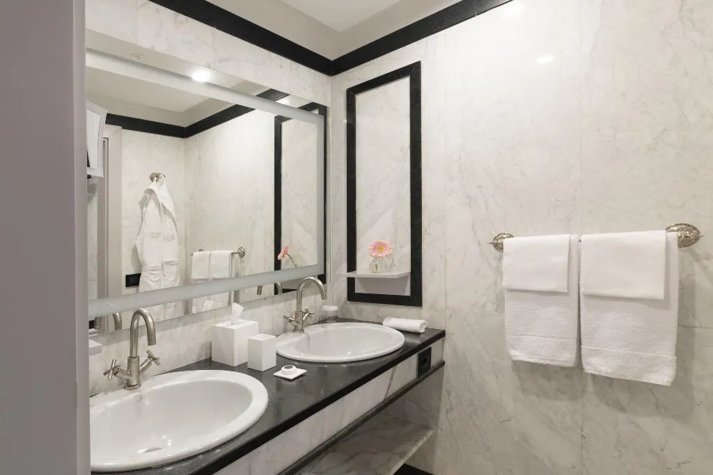 Double or Twin COMFORT SEA VIEW Room, Grand Hotel Parker's, Naples