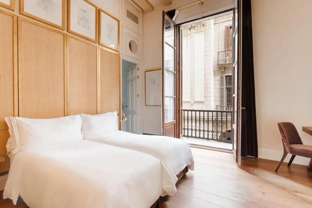 Double or Twin TWO BEDS Room, Do: Placa Reial, Barcelona