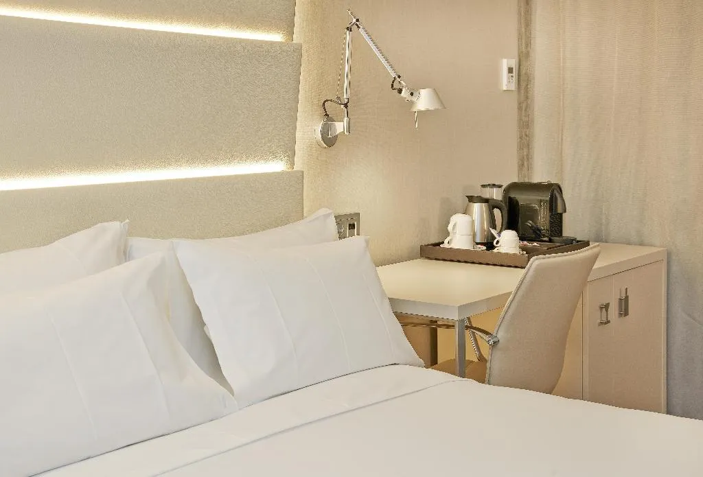 DOUBLE SUPERIOR Room, NH Barcelona Les Corts, Barcelona