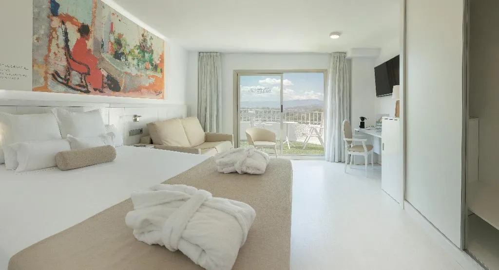 TRIPLE SUPERIOR Room, Villa Luz Family Gourmet and All Exclusive Hotel, Valencia