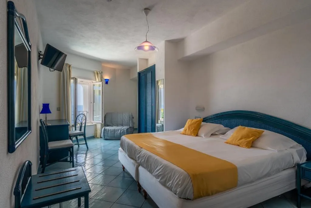 TRIPLE WITH VIEWS Room, Borgo Romantica Resort & SPA, Naples
