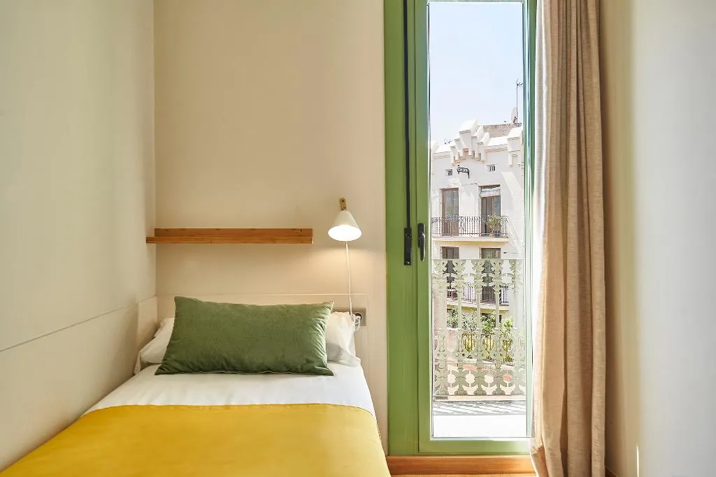 APARTMENT CAPACITY 5 THREE BEDROOM Room, Barcelona Sants Station Apartments, Barcelona