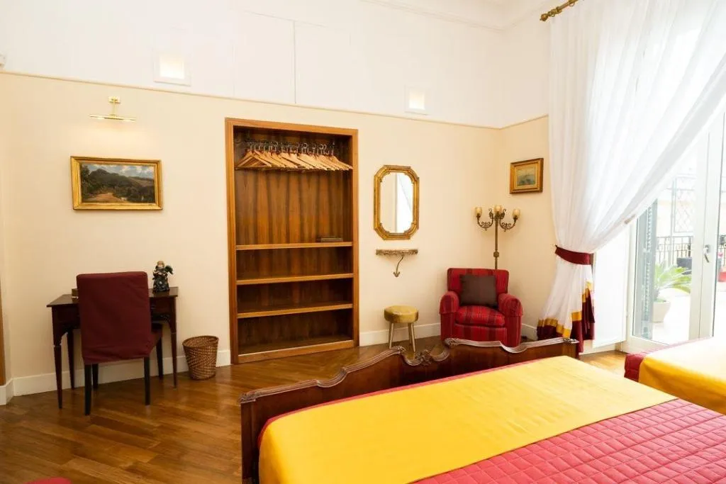 Room, Moon Luxury Rooms & Apartments, Naples