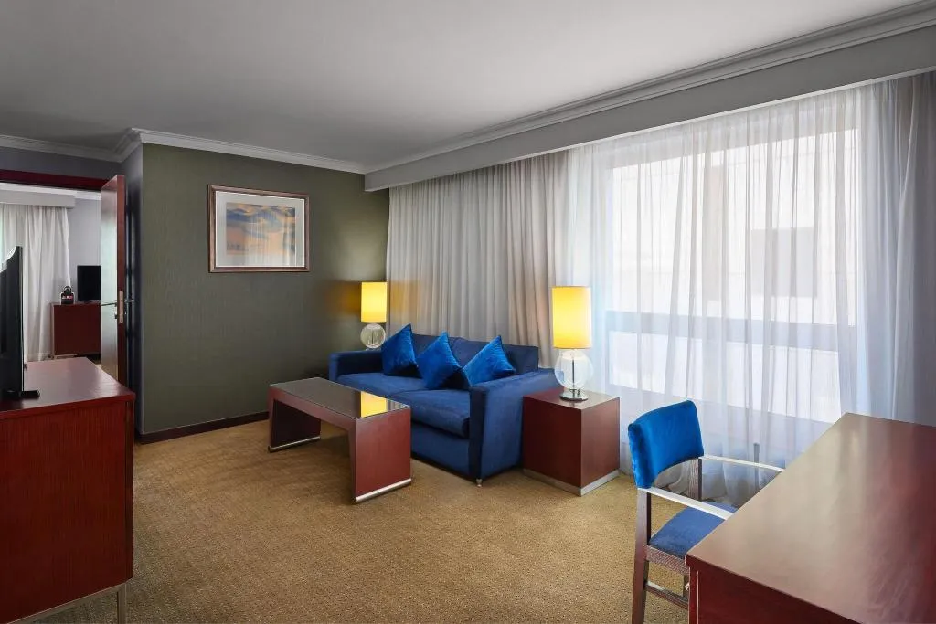 SUITE EXECUTIVE KING BED Room, Radisson Blu Cairo Heliopolis, Cairo