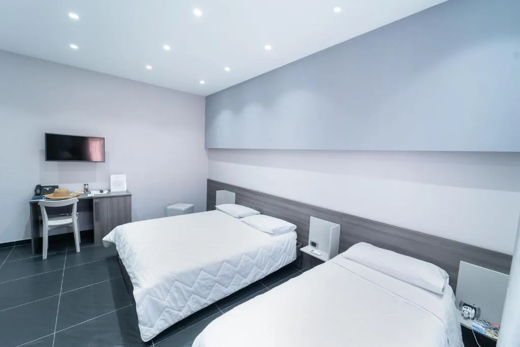 DOUBLE DELUXE QUEEN BED Room, Al Campanile H. Napoli Centro, Naples